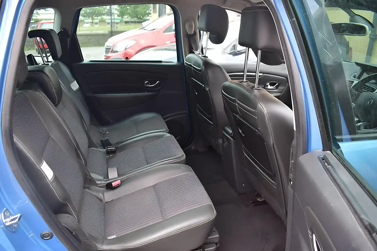 Used 2015 Renault Grand Scenic Dynamique Nav Blue - Interior and Exterior details 9
