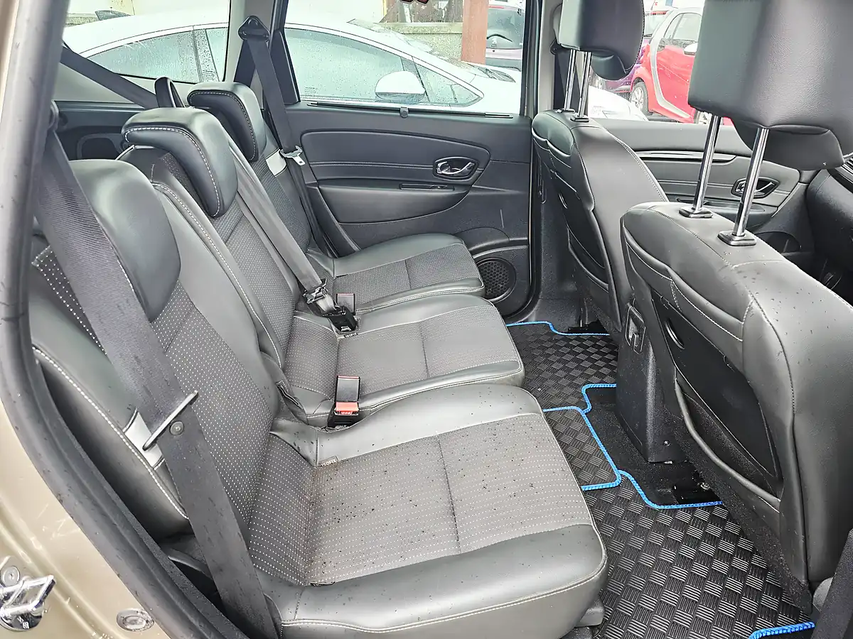 Used 2015 Renault Grand Scenic Dynamique Nav Brown - Interior and Exterior details 10