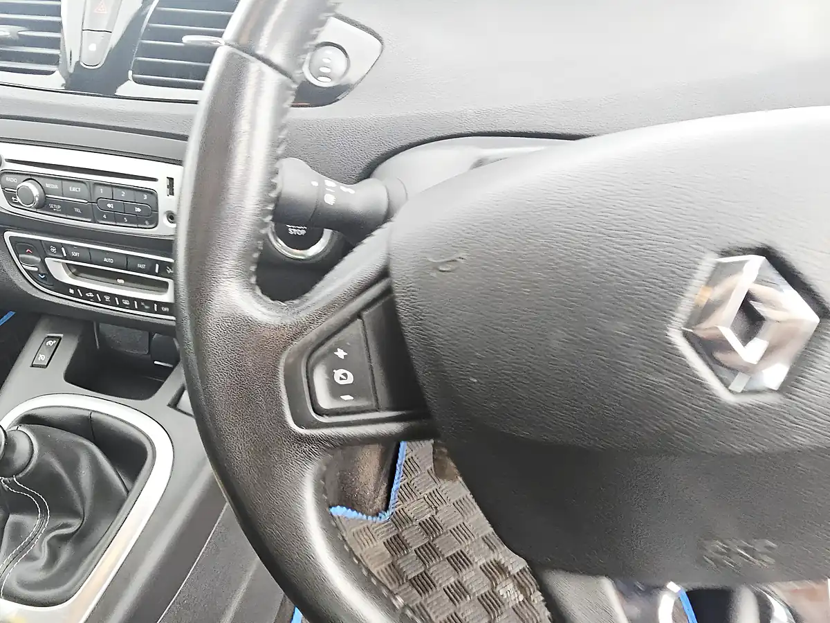 Used 2015 Renault Grand Scenic Dynamique Nav Brown - Interior and Exterior details 15