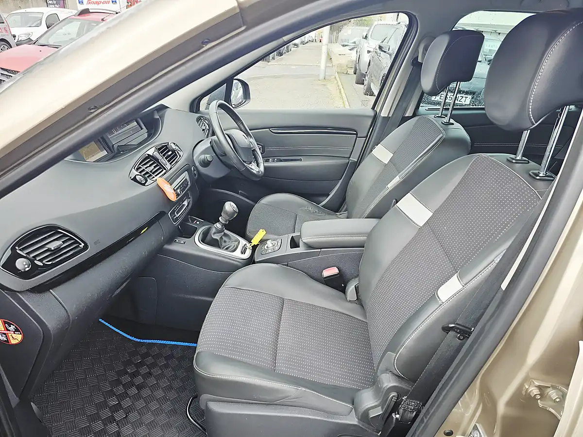 Used 2015 Renault Grand Scenic Dynamique Nav Brown - Interior and Exterior details 7