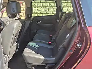 Used 2015 Renault Grand Scenic Dynamique Nav Red - Interior and Exterior details 10