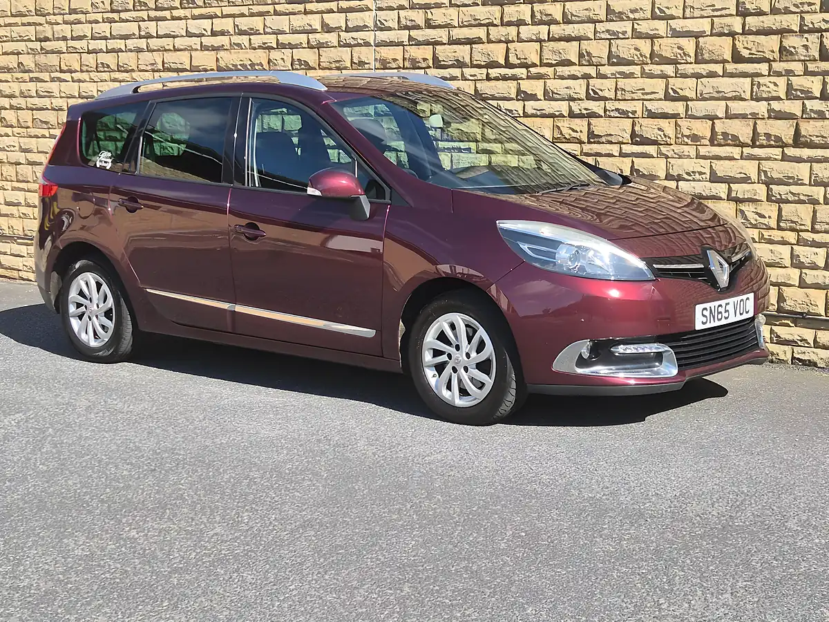 Used 2015 Renault Grand Scenic Dynamique Nav Red - Interior and Exterior details 12