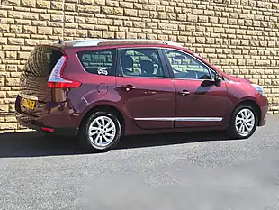 Used 2015 Renault Grand Scenic Dynamique Nav Red - Interior and Exterior details 16