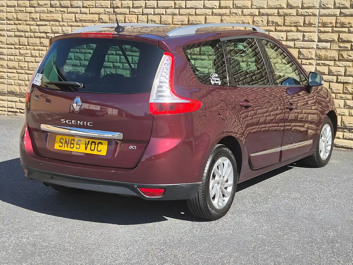 Used 2015 Renault Grand Scenic Dynamique Nav Red - Interior and Exterior details 17