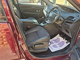 Used 2015 Renault Grand Scenic Dynamique Nav Red - Interior and Exterior details 2