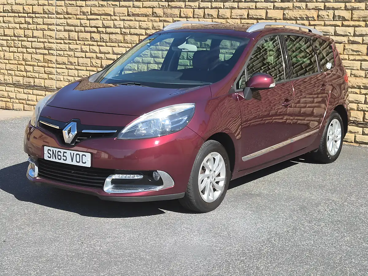 Used 2015 Renault Grand Scenic Dynamique Nav Red - Interior and Exterior details 4