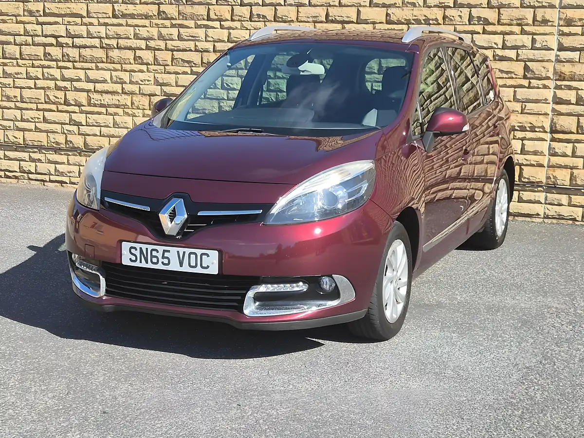 Used 2015 Renault Grand Scenic Dynamique Nav Red - Interior and Exterior details 5