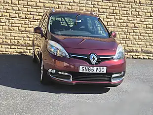 Used 2015 Renault Grand Scenic Dynamique Nav Red - Interior and Exterior details 8