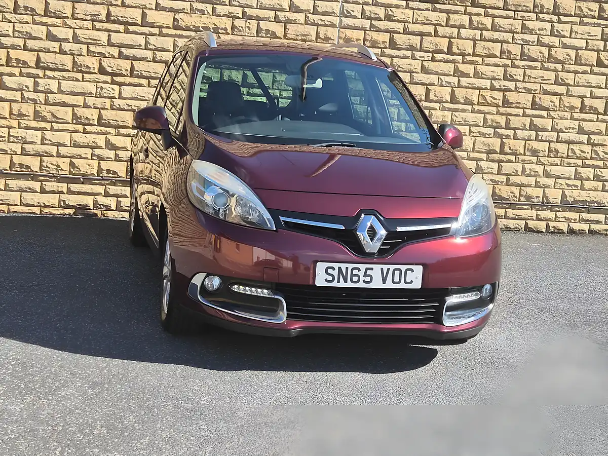 Used 2015 Renault Grand Scenic Dynamique Nav Red - Interior and Exterior details 8