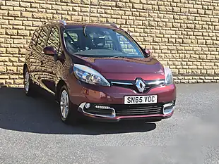 Used 2015 Renault Grand Scenic Dynamique Nav Red - Interior and Exterior details 9