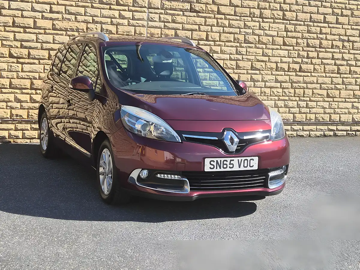 Used 2015 Renault Grand Scenic Dynamique Nav Red - Interior and Exterior details 9