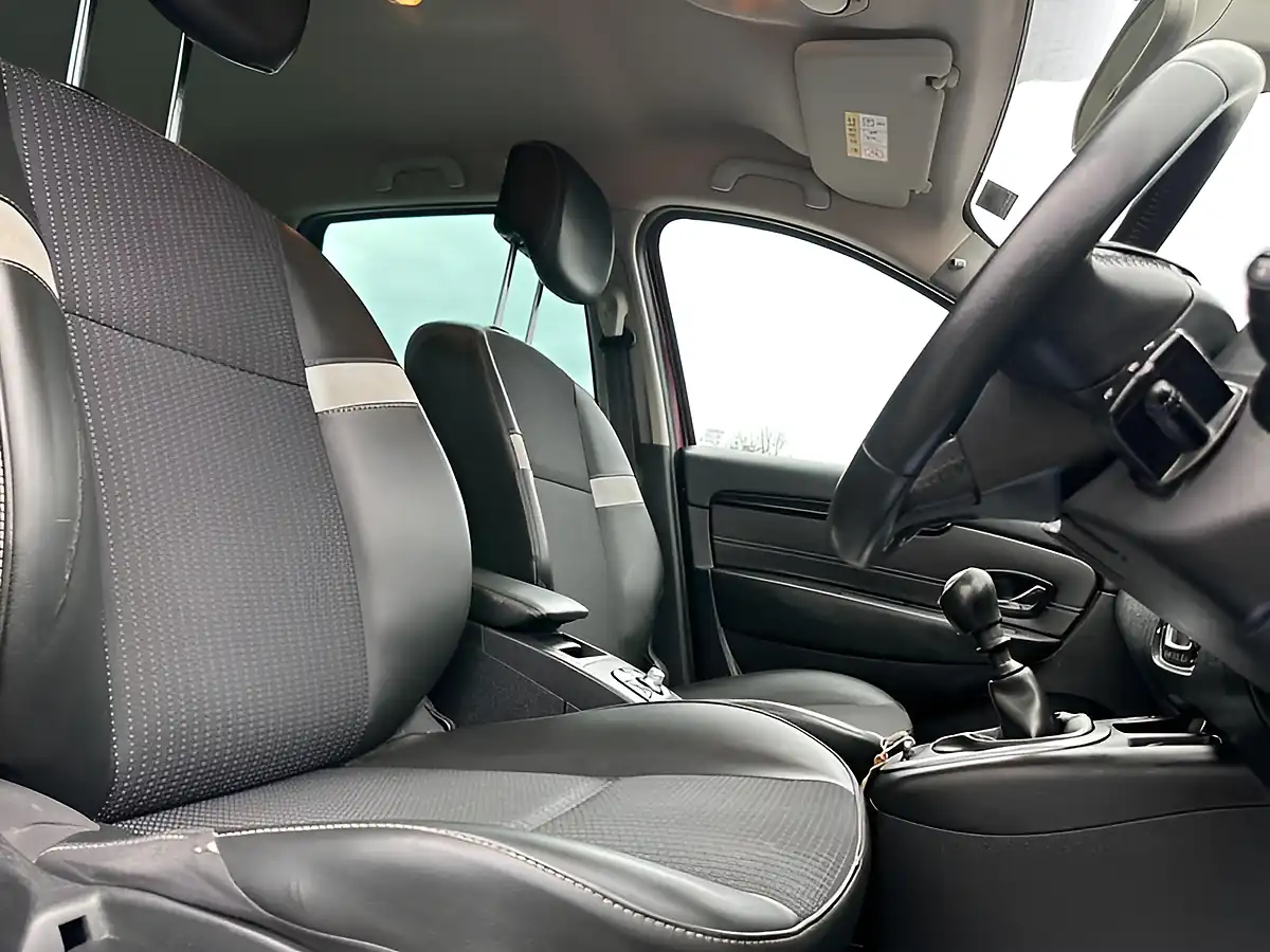 Used 2015 Renault Grand Scenic Dynamique Nav Red - Interior and Exterior details 15