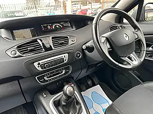 Used 2015 Renault Grand Scenic Dynamique Nav Red - Interior and Exterior details 19