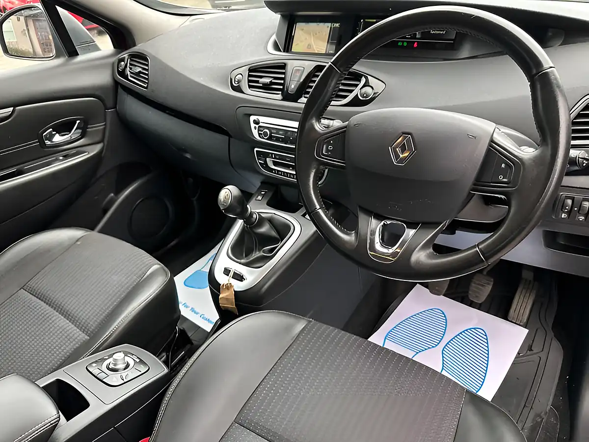 Used 2015 Renault Grand Scenic Dynamique Nav Red - Interior and Exterior details 2