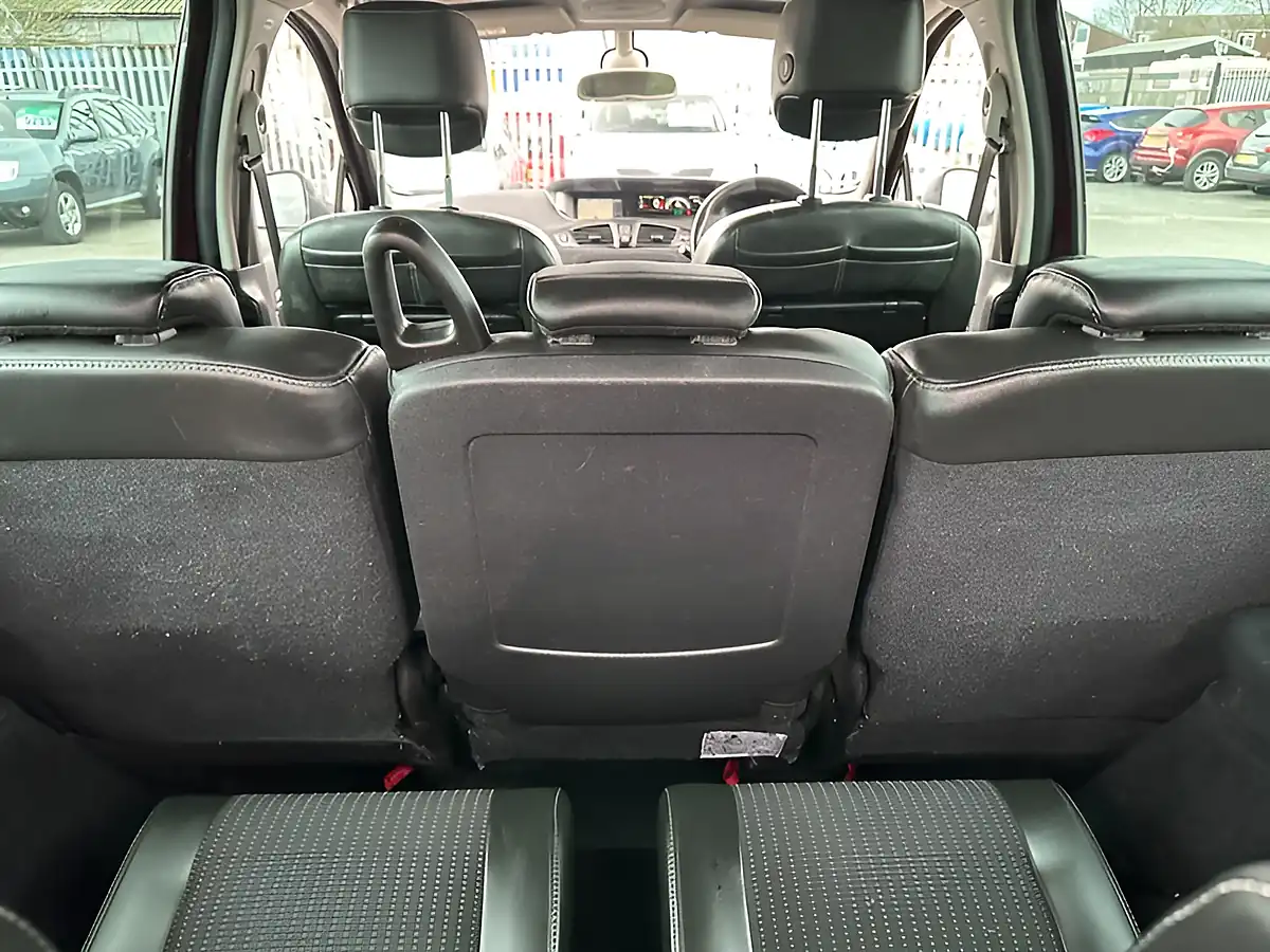 Used 2015 Renault Grand Scenic Dynamique Nav Red - Interior and Exterior details 20