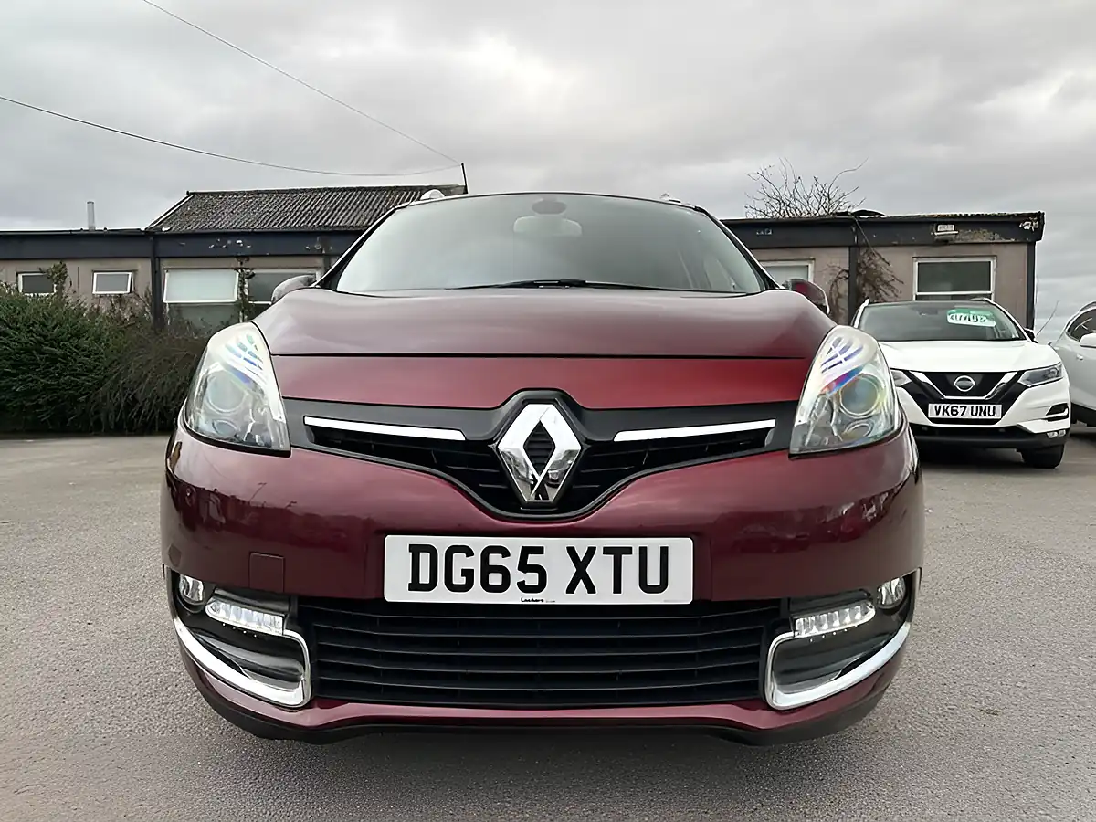 Used 2015 Renault Grand Scenic Dynamique Nav Red - Interior and Exterior details 4