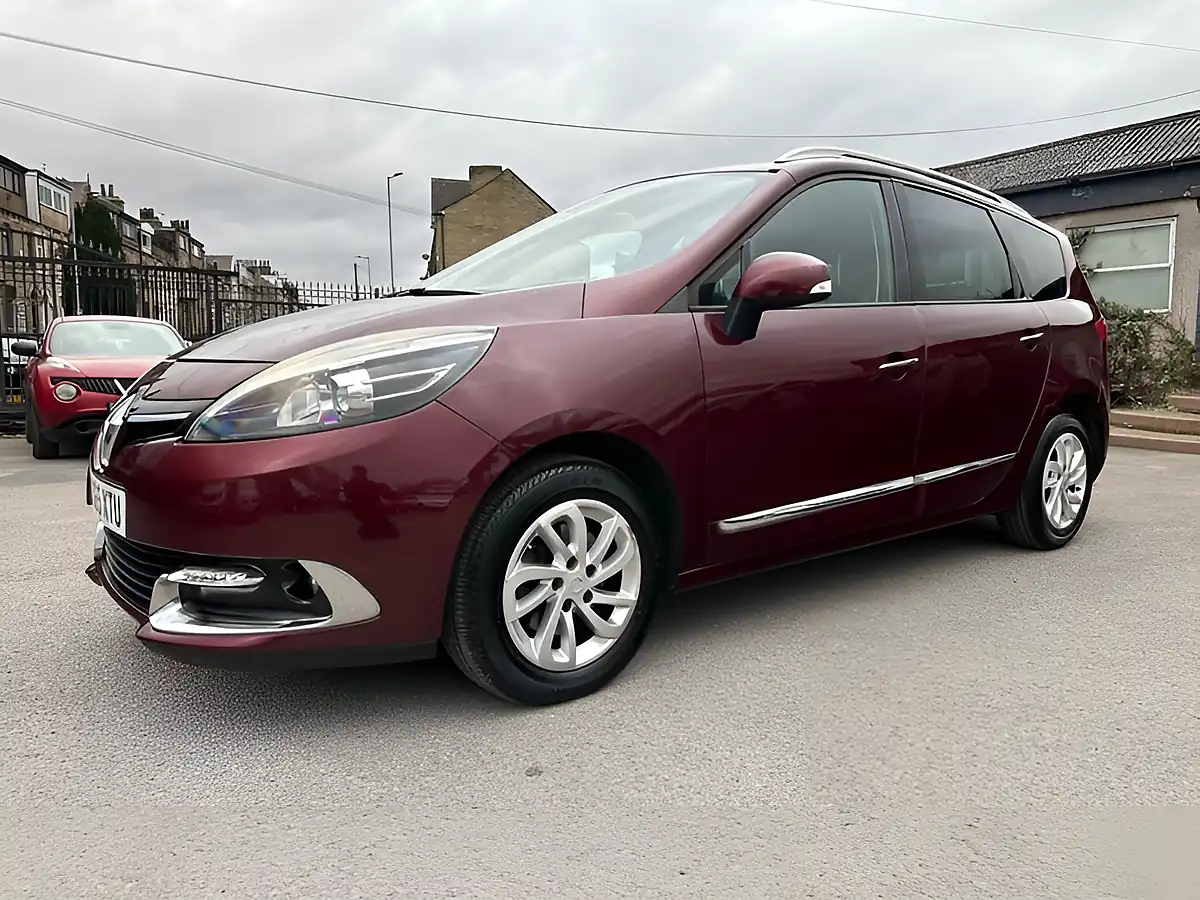 Used 2015 Renault Grand Scenic Dynamique Nav Red - Interior and Exterior details 5