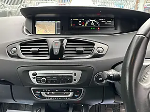 Used 2015 Renault Grand Scenic Dynamique Nav Red - Interior and Exterior details 7