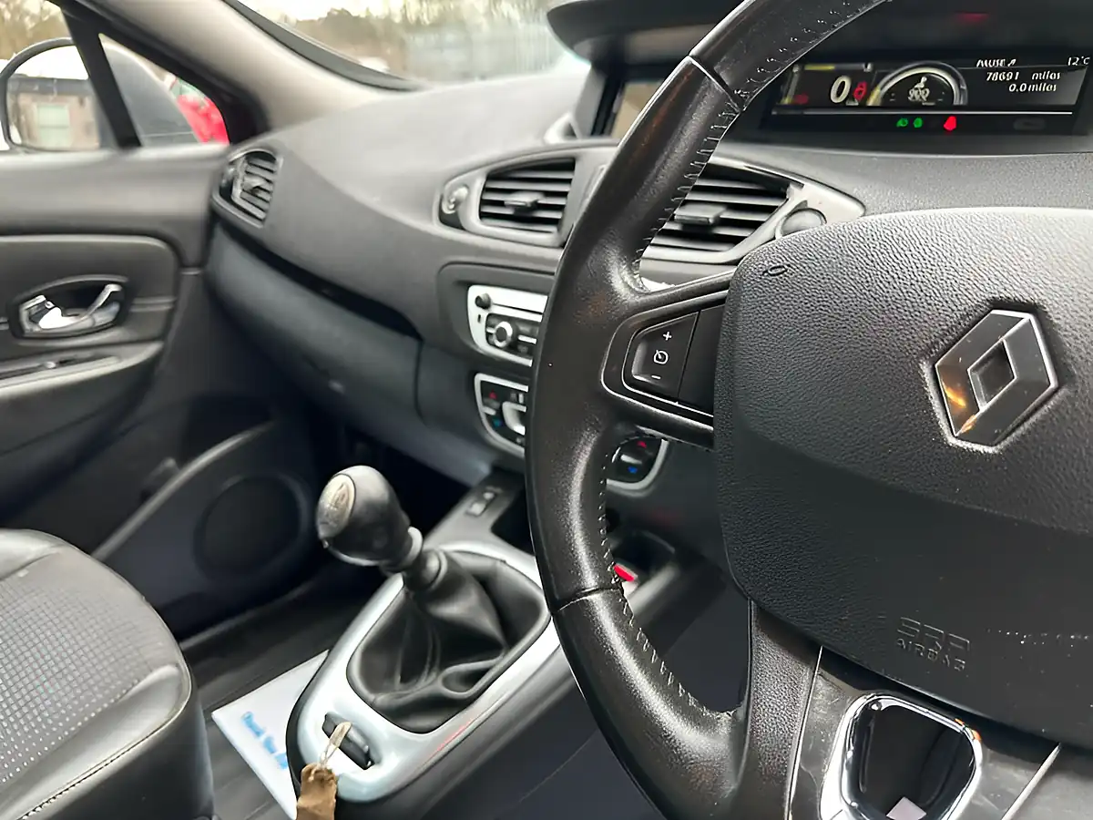 Used 2015 Renault Grand Scenic Dynamique Nav Red - Interior and Exterior details 8