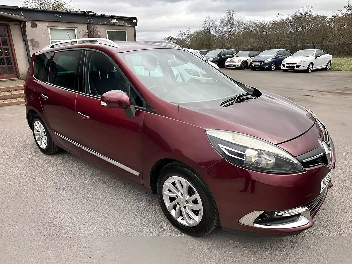 Used 2015 Renault Grand Scenic Dynamique Nav Red - Interior and Exterior details 9