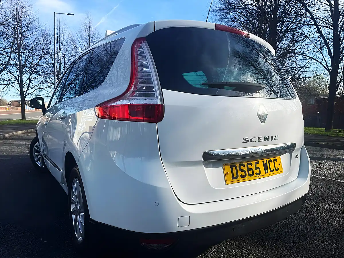 Used 2015 Renault Grand Scenic Dynamique Nav White - Interior and Exterior details 10
