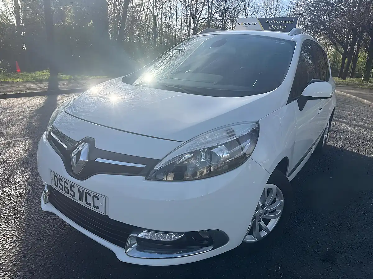 Used 2015 Renault Grand Scenic Dynamique Nav White - Interior and Exterior details 11