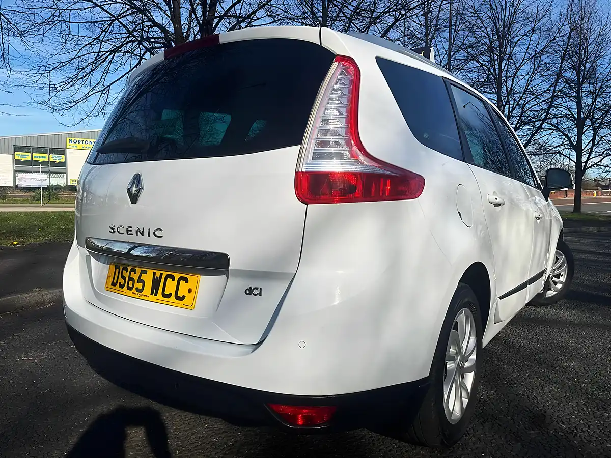 Used 2015 Renault Grand Scenic Dynamique Nav White - Interior and Exterior details 12