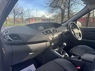 Used 2015 Renault Grand Scenic Dynamique Nav White - Interior and Exterior details 14