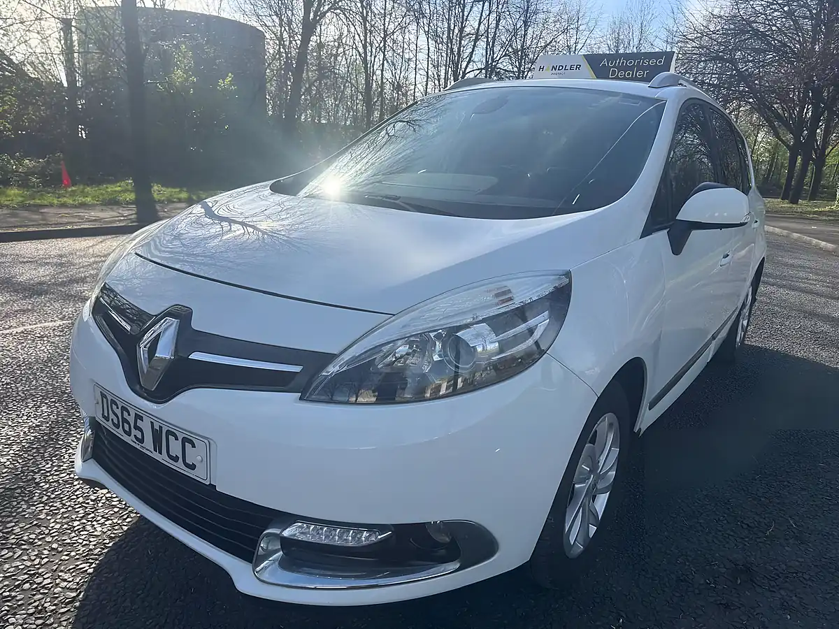 Used 2015 Renault Grand Scenic Dynamique Nav White - Interior and Exterior details 4