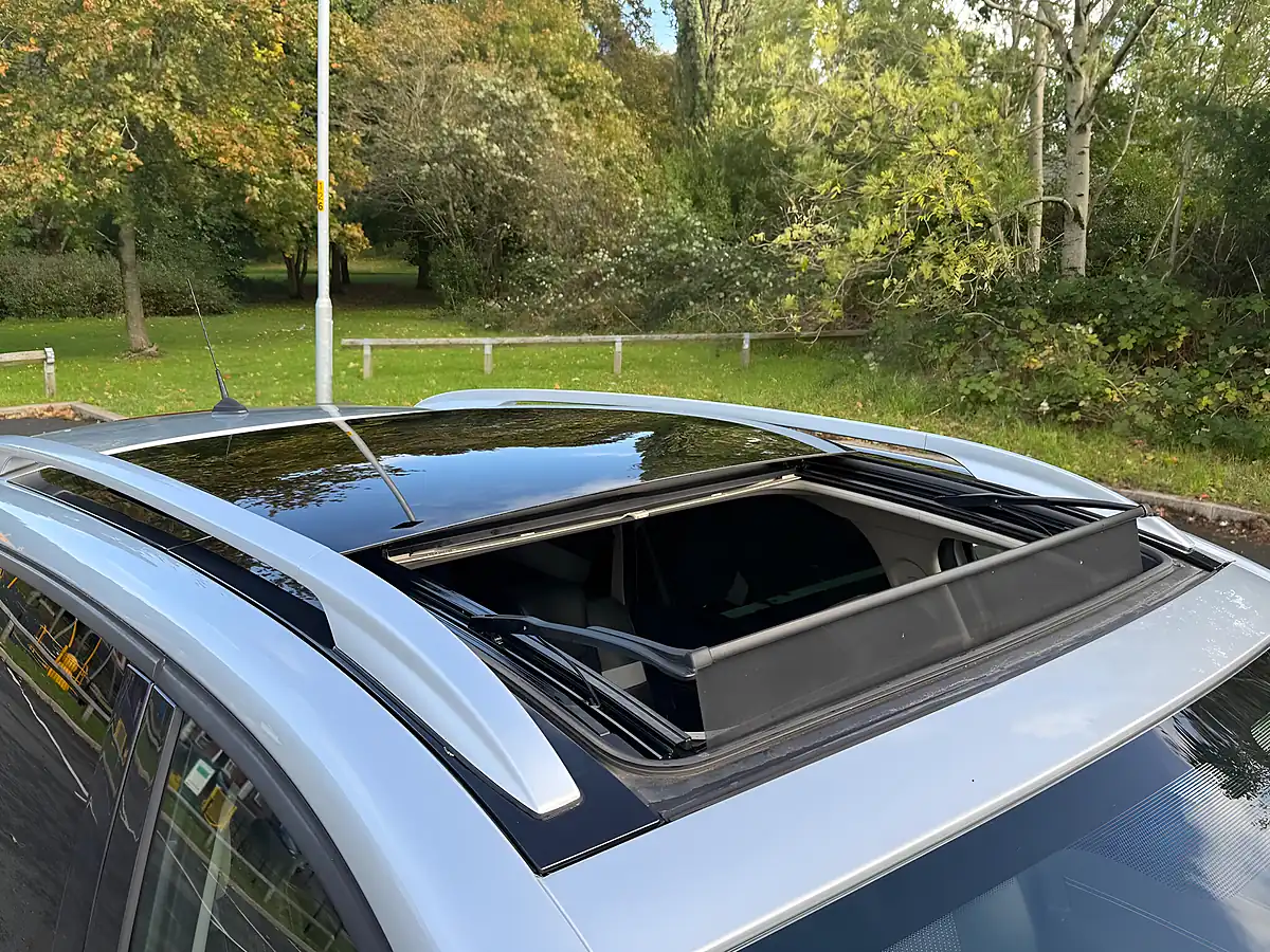 Used 2015 Renault Grand Scenic Energy Dynamique Silver - Interior and Exterior details 10
