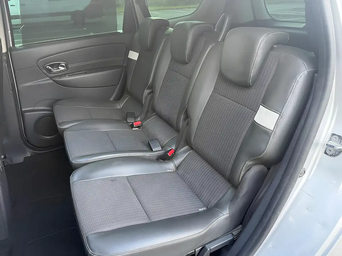 Used 2015 Renault Grand Scenic Energy Dynamique Silver - Interior and Exterior details 13