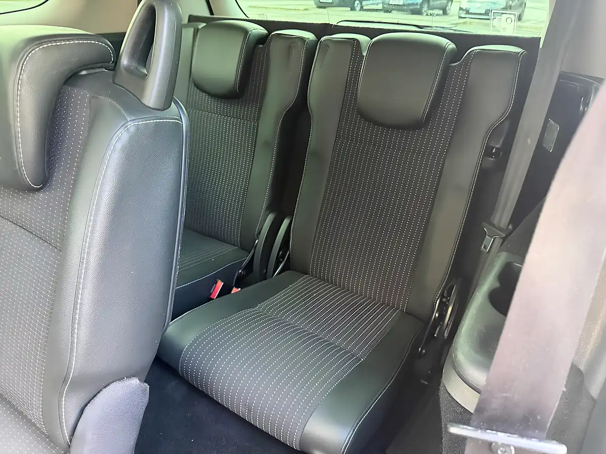 Used 2015 Renault Grand Scenic Energy Dynamique Silver - Interior and Exterior details 15