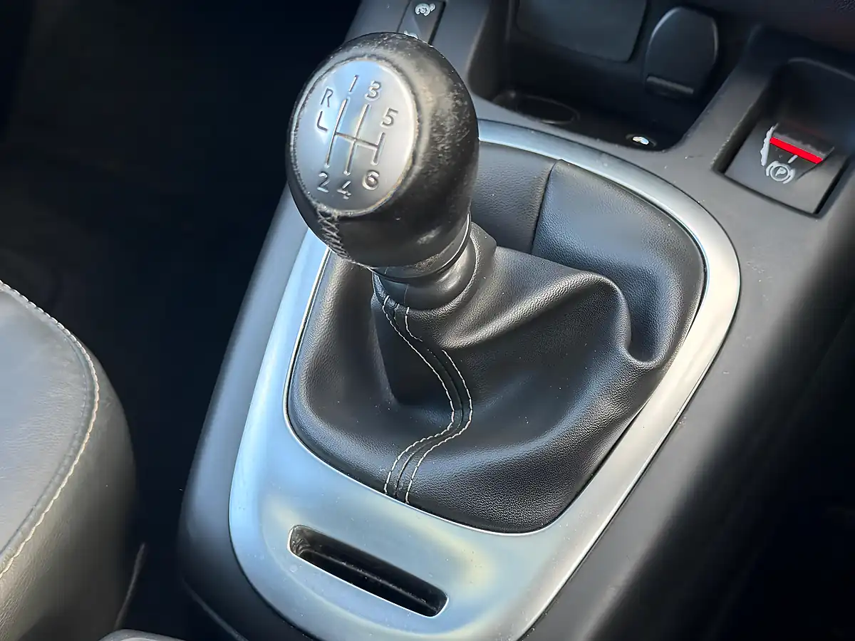 Used 2015 Renault Grand Scenic Energy Dynamique Silver - Interior and Exterior details 17