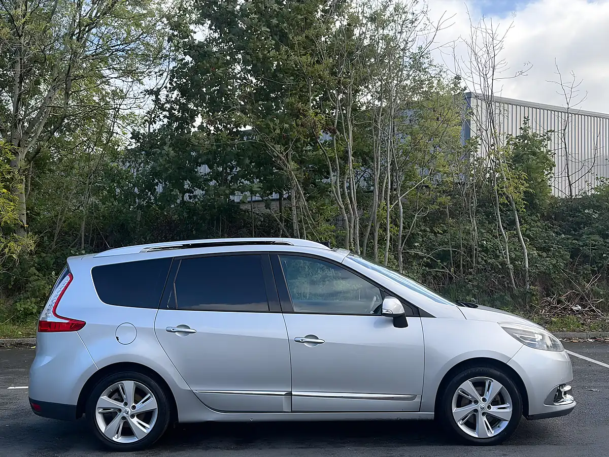 Used 2015 Renault Grand Scenic Energy Dynamique Silver - Interior and Exterior details 3