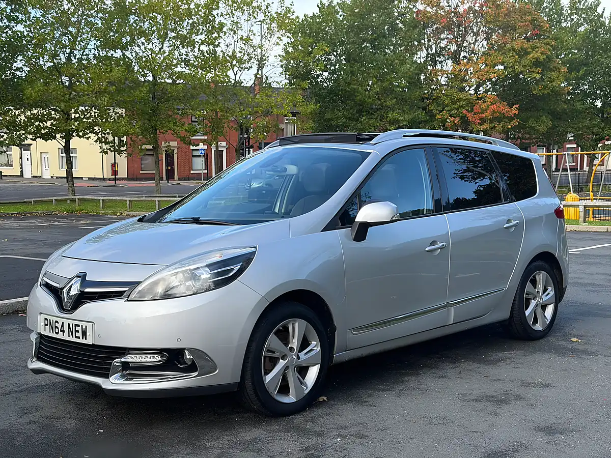 Used 2015 Renault Grand Scenic Energy Dynamique Silver - Interior and Exterior details 5