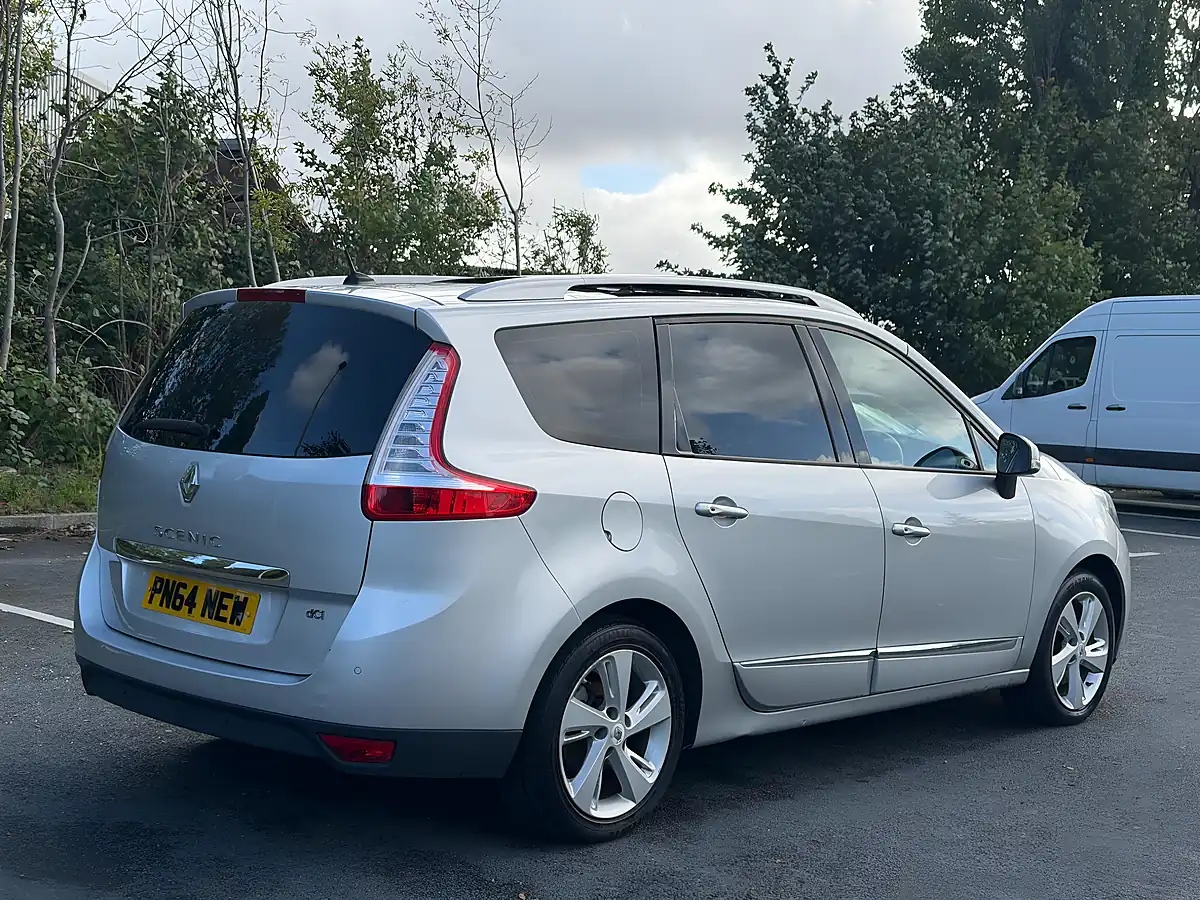 Used 2015 Renault Grand Scenic Energy Dynamique Silver - Interior and Exterior details 6