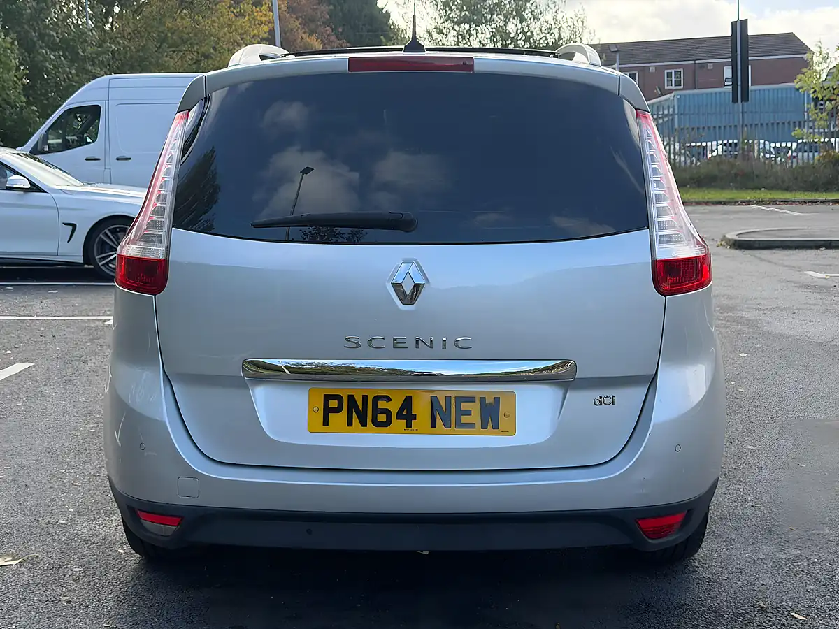 Used 2015 Renault Grand Scenic Energy Dynamique Silver - Interior and Exterior details 8