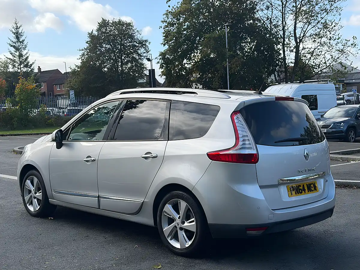 Used 2015 Renault Grand Scenic Energy Dynamique Silver - Interior and Exterior details 9