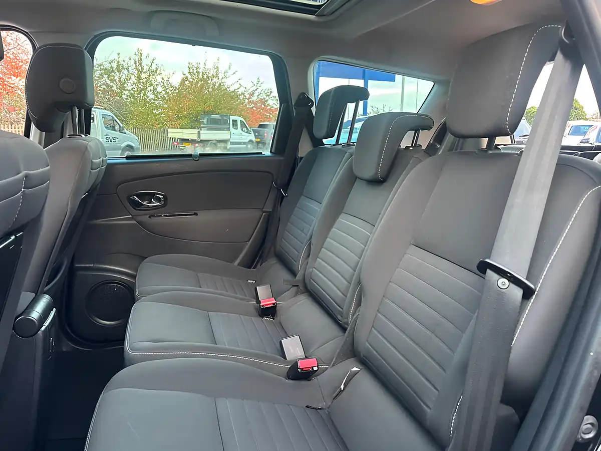 Used 2015 Renault Grand Scenic Limited Black - Interior and Exterior details 14