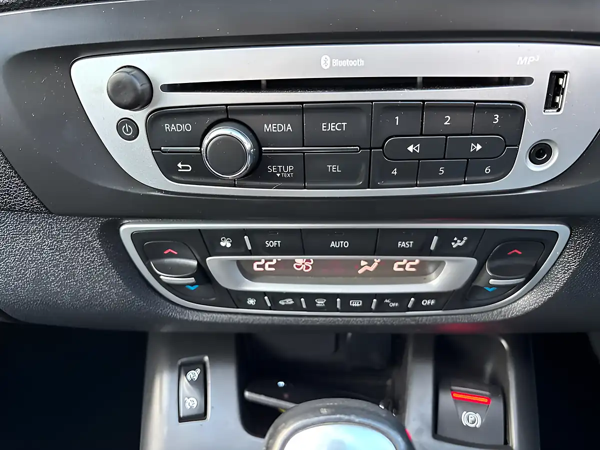 Used 2015 Renault Grand Scenic Limited Black - Interior and Exterior details 16