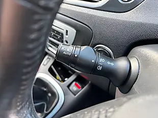 Used 2015 Renault Grand Scenic Limited Black - Interior and Exterior details 17