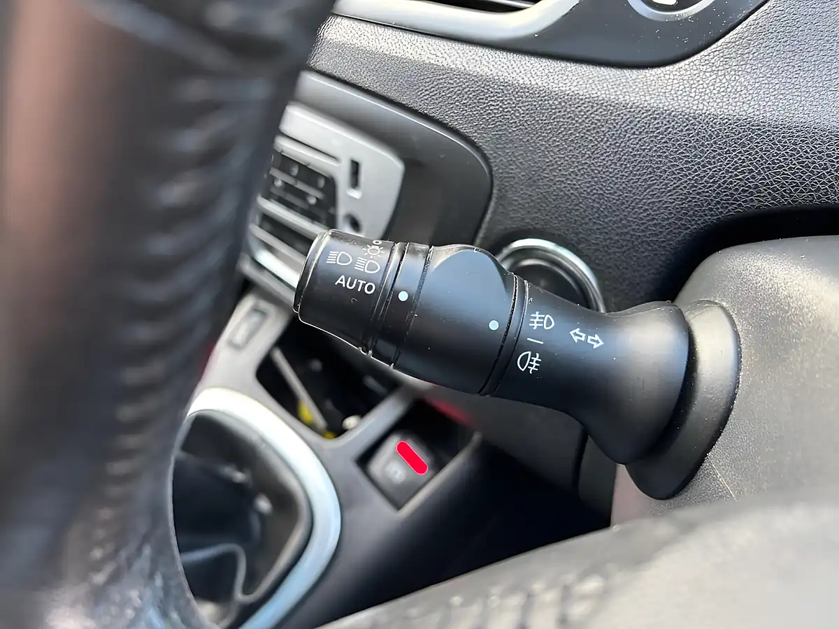 Used 2015 Renault Grand Scenic Limited Black - Interior and Exterior details 17
