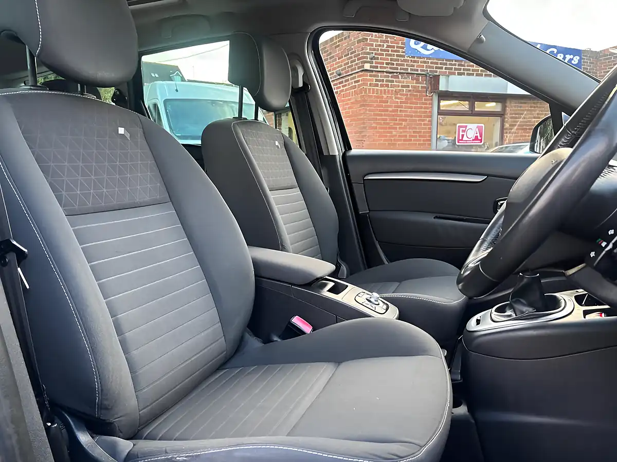 Used 2015 Renault Grand Scenic Limited Black - Interior and Exterior details 8