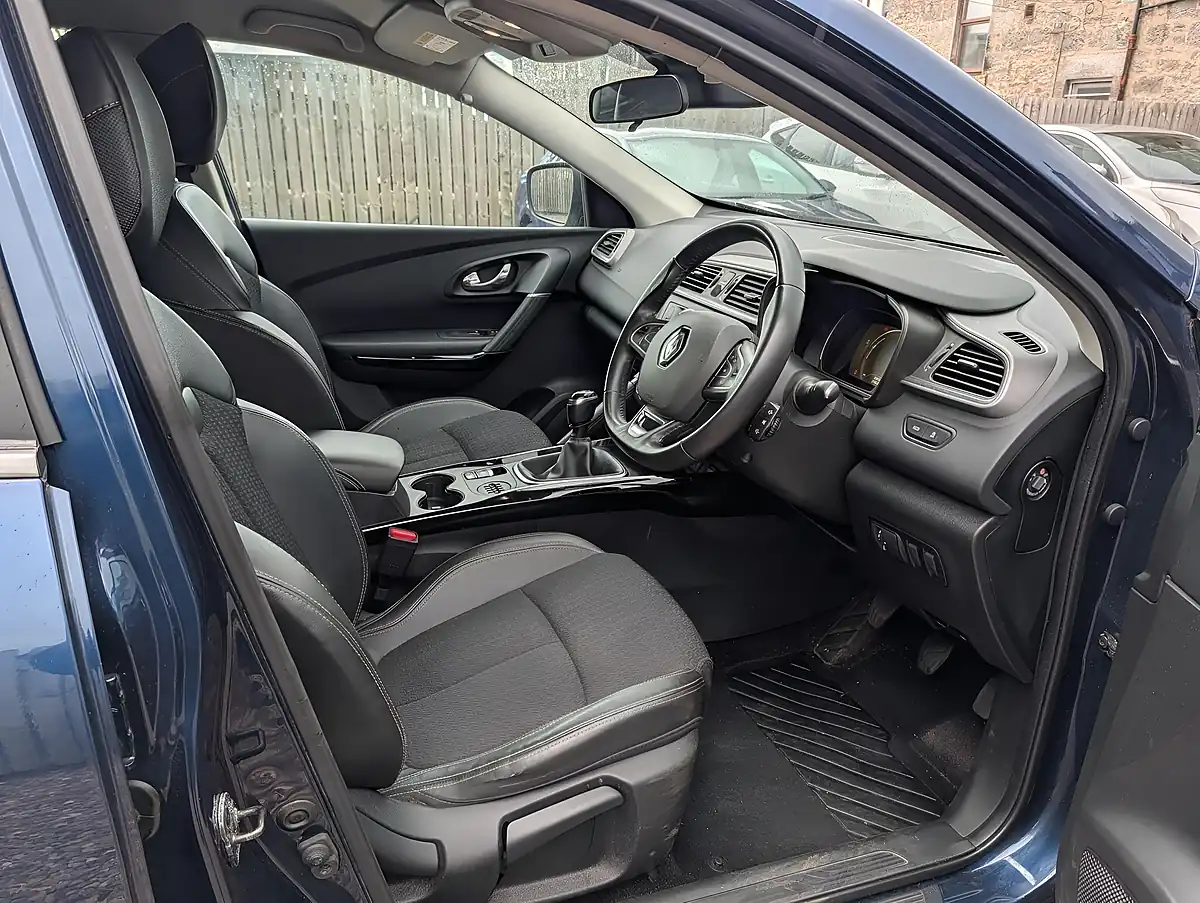Used 2015 Renault Kadjar Dynamique S Nav Blue - Interior and Exterior details 12