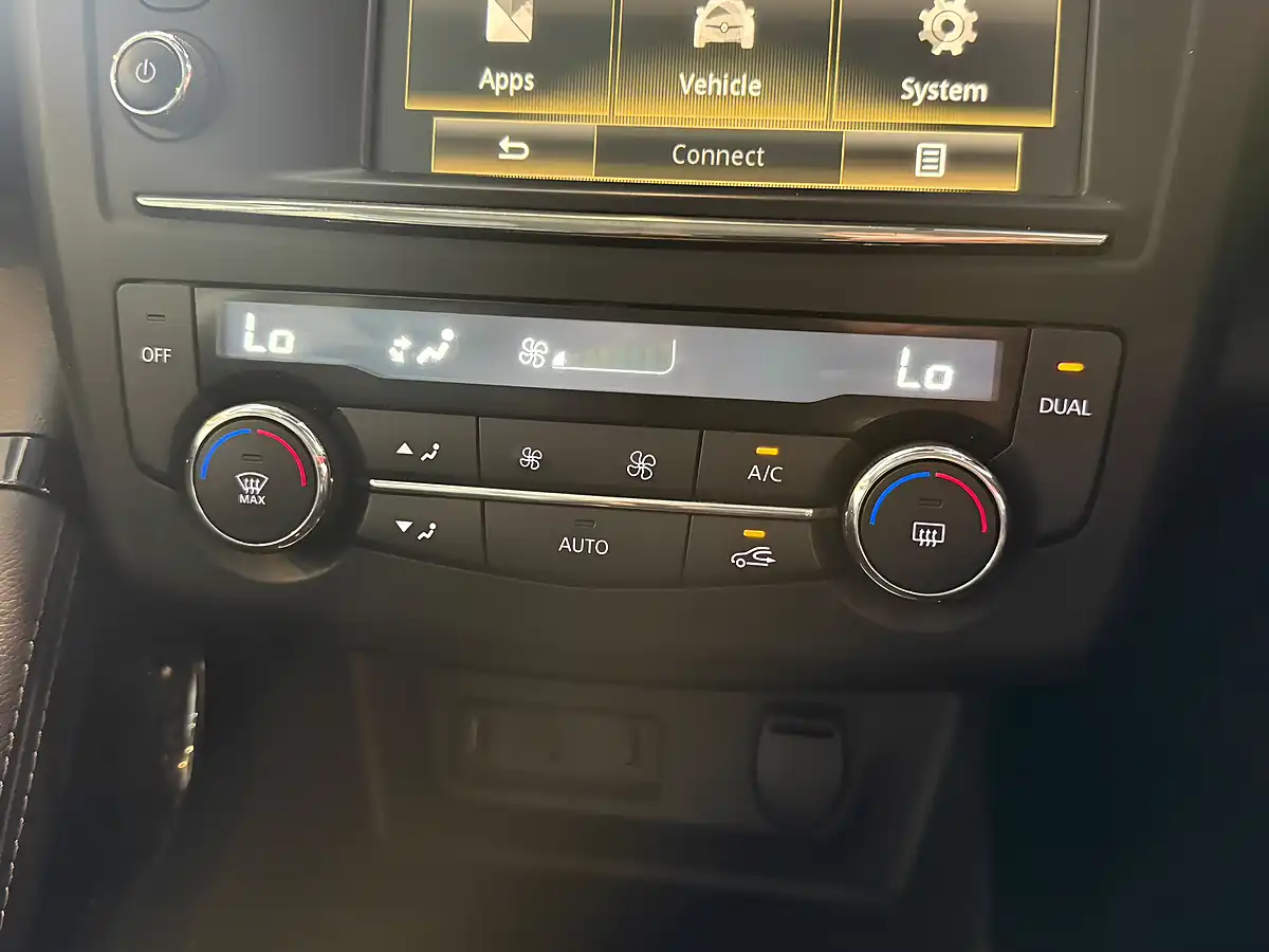 Used 2015 Renault Kadjar Dynamique S Nav Grey - Interior and Exterior details 18