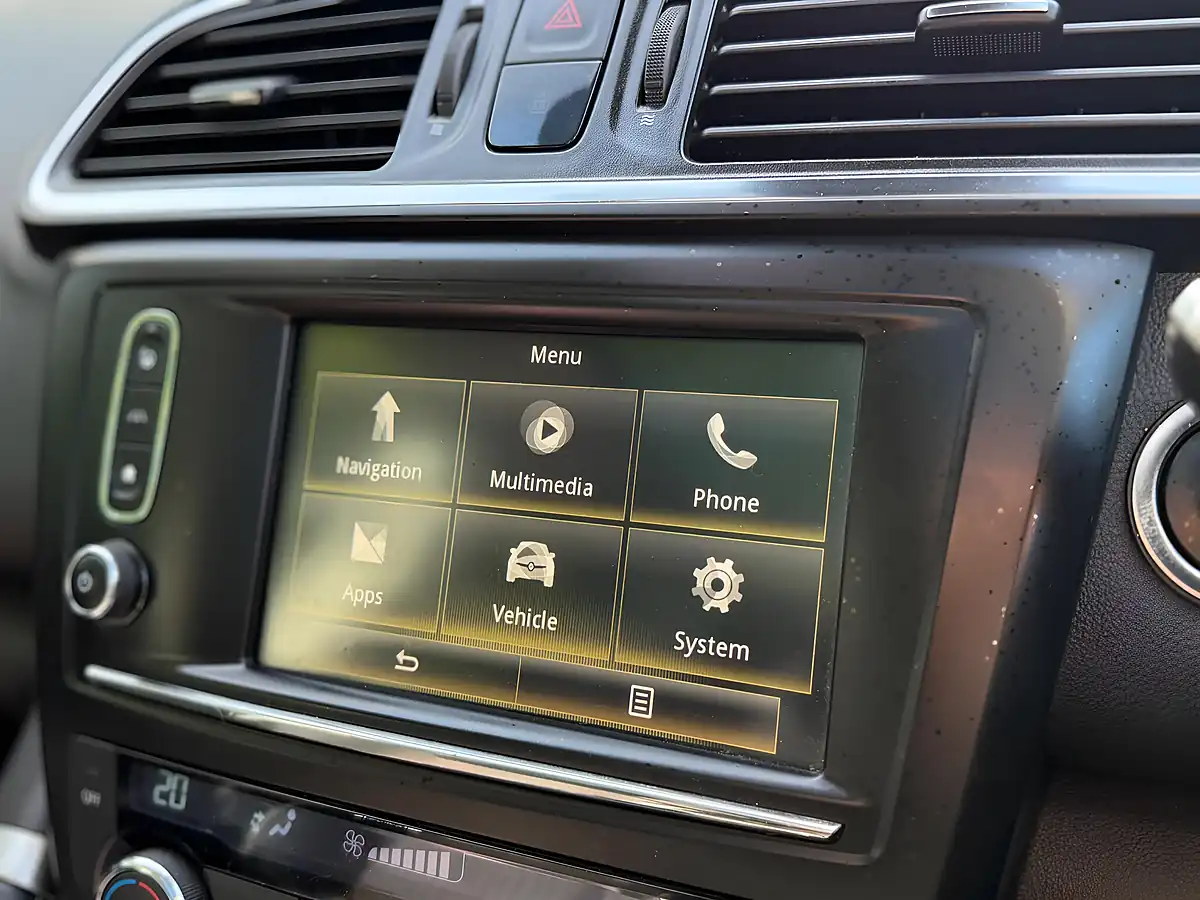 Used 2015 Renault Kadjar Signature Nav Black - Interior and Exterior details 16