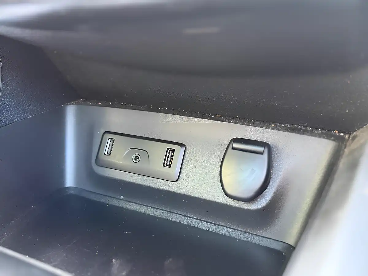 Used 2015 Renault Kadjar Signature Nav Black - Interior and Exterior details 17