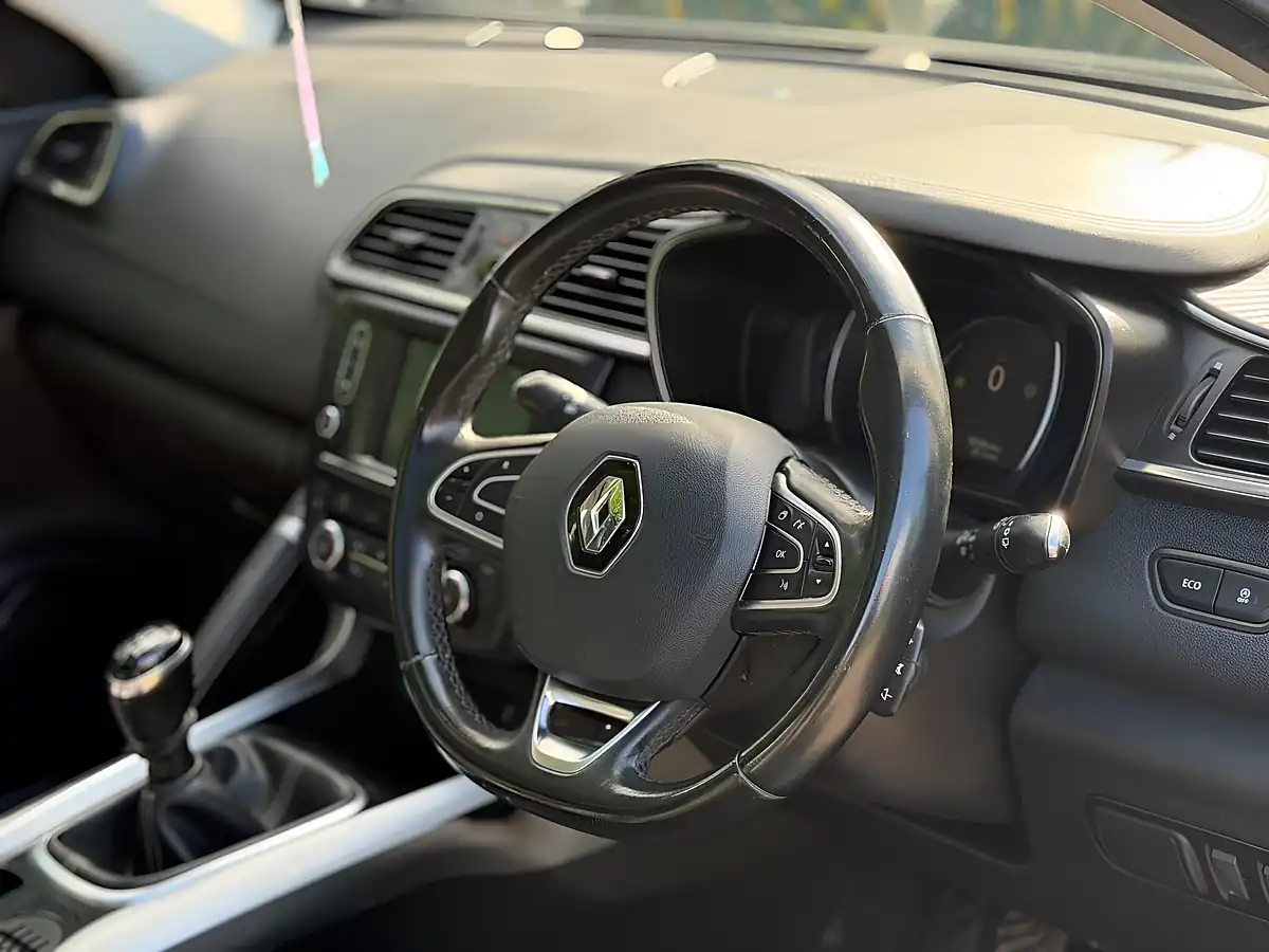 Used 2015 Renault Kadjar Signature Nav Black - Interior and Exterior details 3