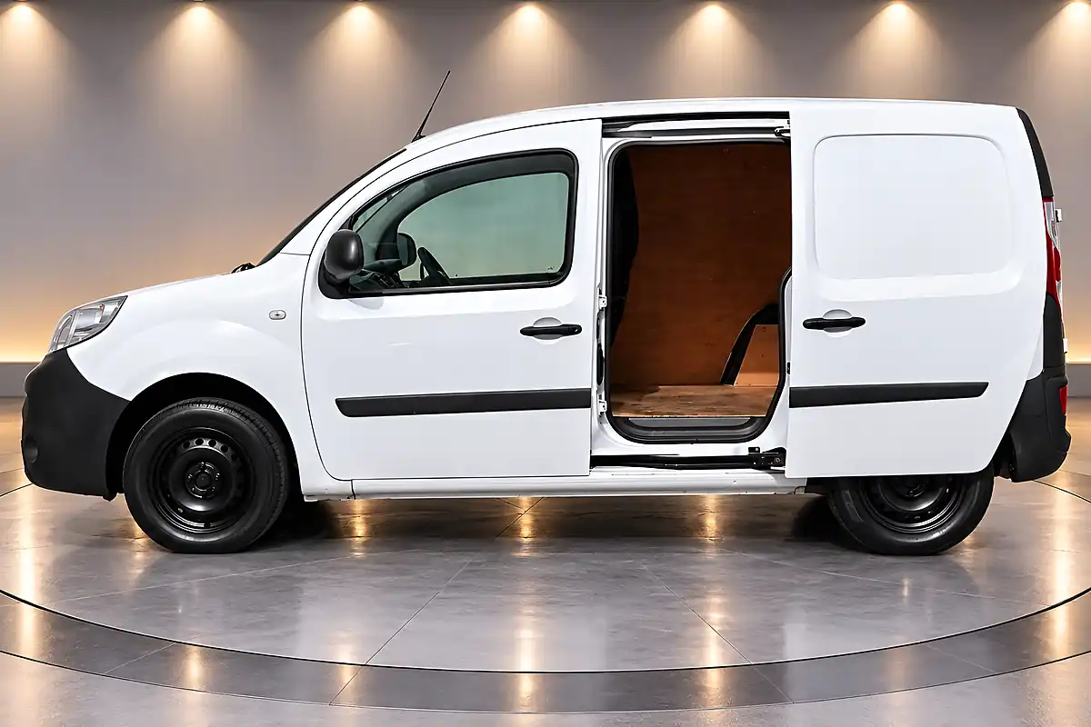 Used 2015 Renault Kangoo Mineral White - Interior and Exterior details 9