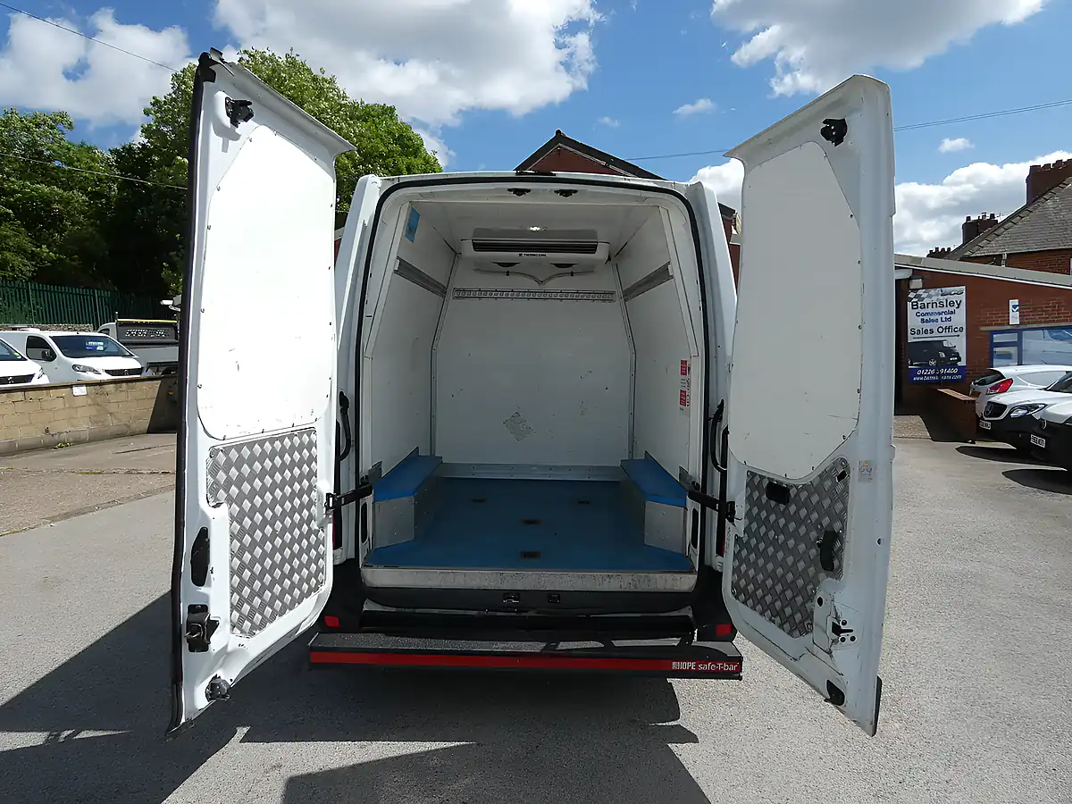 Used 2015 Renault Master Business White - Interior and Exterior details 12